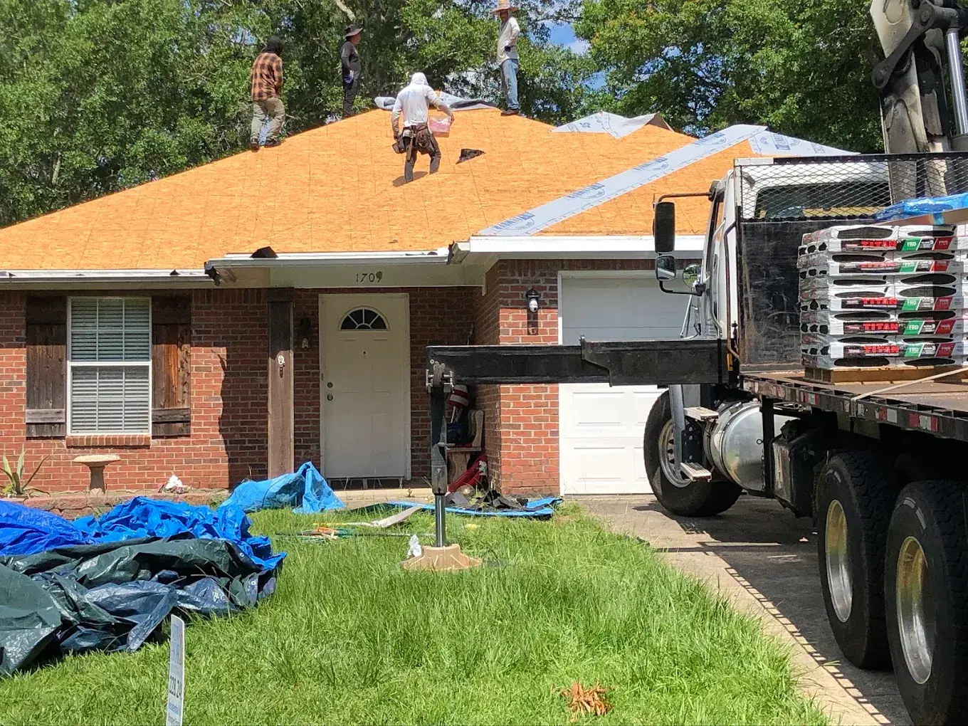 The New Horizon Roofing crew at work on a Gulf Coast home
